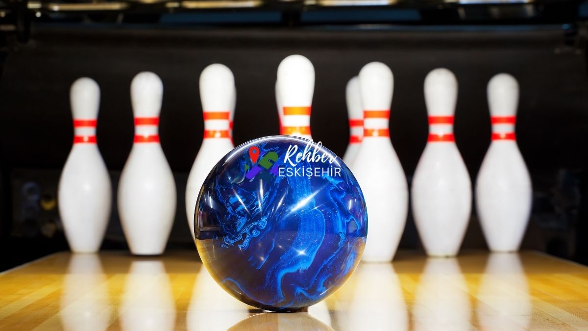 Strike Zamanı! Eskişehir'in En İyi Bowling ve Bilardo Salonları Rehberi (2025)